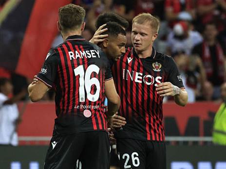 שחקני ניס חגגו, אבל ספגו ביקורות (ניס, רשמי)