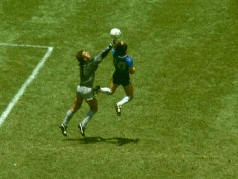 יד האלוהים. WIN-WIN כפול (Photo by Allsport/Getty Images)