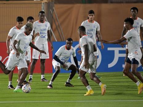 שחקני אקוודור מתאמנים (RAUL ARBOLEDA/AFP via Getty Images)