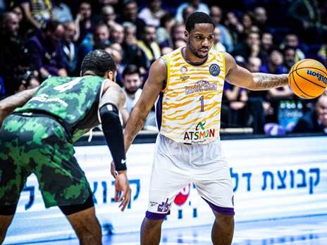 9 מסירות כבר במחצית הראשונה. רגלנד (פיב"א)