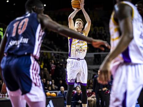 וכבר הובילה פעמיים משמעותית (FIBA)