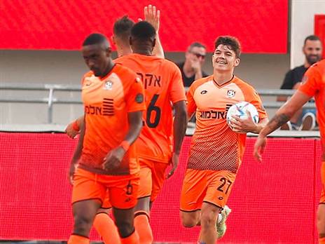 יוני סטויאנוב. עושה חיל בנס ציונה (אלן שיבר)