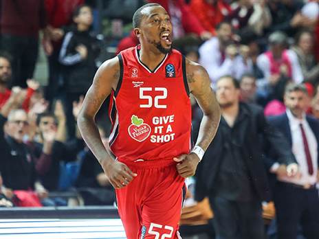 בתקופה אדירה. מקריי (דני מרון)