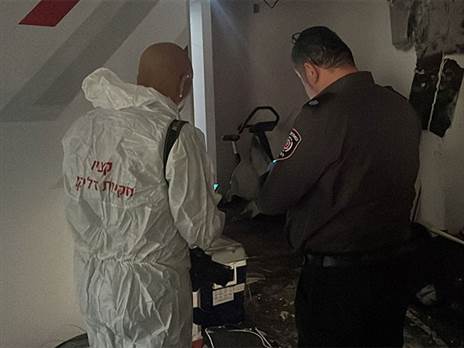 חוקרי שריפות במקום האירוע