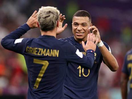 אנטואן גריזמן וקיליאן אמבפה. רק אחד יהיה הקפטן (GETTY)