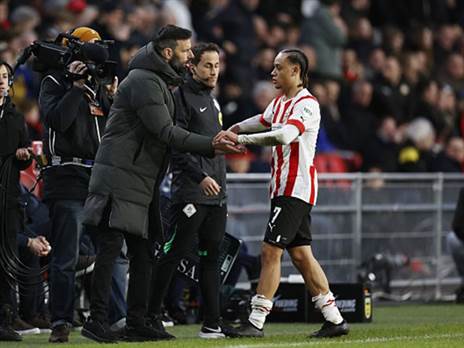 רוד ואן ניסטלרוי עם צ'אבי סימונס. טוקלומטי יצטרף? (GETTY)