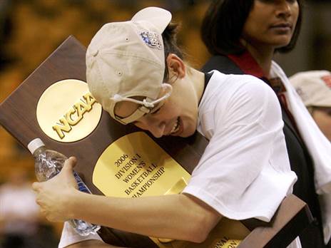דורון עם התואר בסטנפורד. "אופוריה" (Getty)