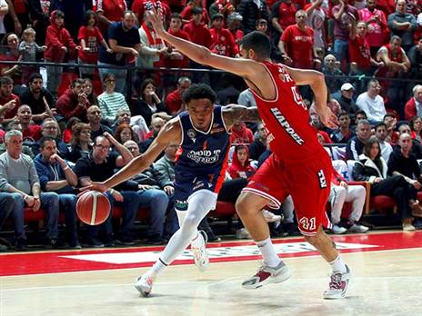 "יש לו את כל החבילה" ביי (אלן שיבר)