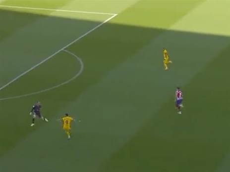 הרגע שבו לבנדובסקי בעט ולא מסר