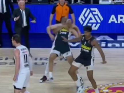 אקסום יושבת? רגע התקרית