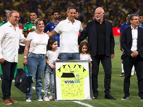 שמואלביץ'. זכה לכבוד (אלן שיבר)