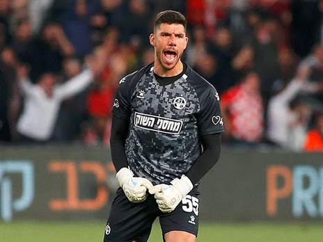 בדרך להיות שוער פותח בליגת האלופות. גלזר (אלן שיבר)