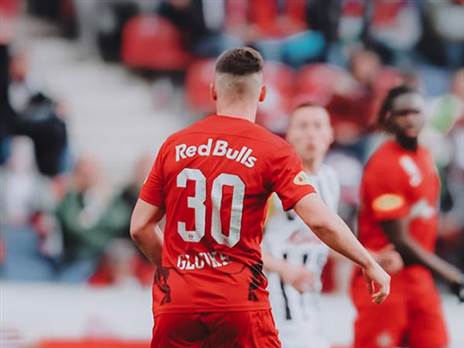 אוסקר גלוך והמספר 30 על גבו (Red Bull Salzburg)