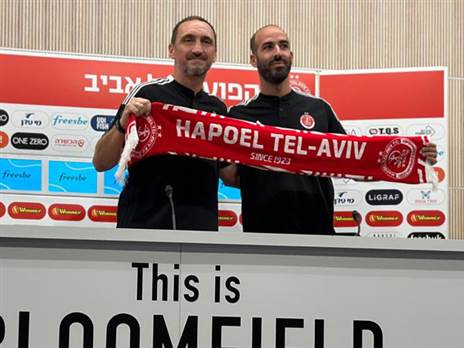 חן סול ומייקל ולקאניס במסיבת העיתונאים