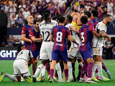 זה משחק ידידות? (Sam Hodde/Getty Images)