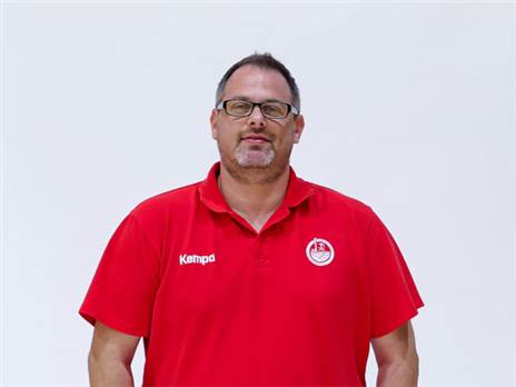 המנהל המקצועי עמית רשף. בראש צוות המאמנים