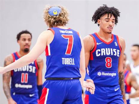 "רוב האנשים שואלים 'איך לעזאזל זה לא נופל מהראש?" (GETTY)