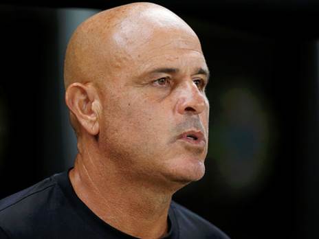 "יש לנו סגל טוב". אבוקסיס (אלן שיבר)