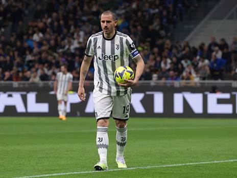 בונוצ'י. הכדור במגרש שלו (Jonathan Moscrop/Getty Images)