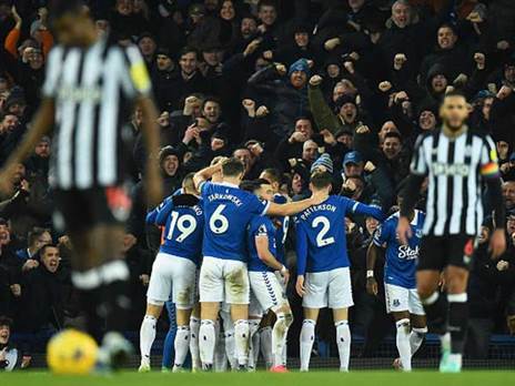 אברטון חוגגת ניצחון גדול על ניוקאסל (GETTY)