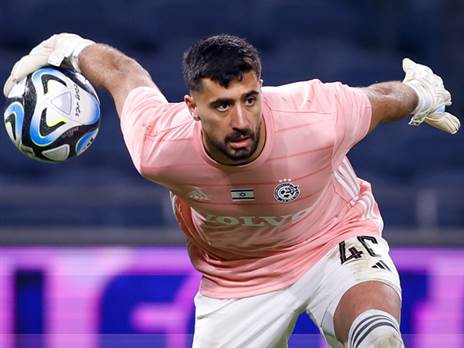 עם החולצה הוורודה, אין מנדט ואין סרט שכדור יעבור את הקו (מאור אלקסלסי)