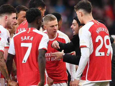 ארטטה ושחקני ארסנל. ינסו לנצח בחוץ (Getty)