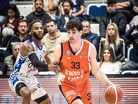 משחק חלומי, קרביץ (עודד קרני)