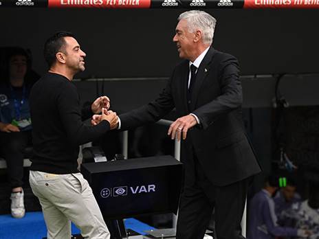 אנצ'לוטי עם צ'אבי. לא עוסק בהשוואות (David Ramos/Getty Images)