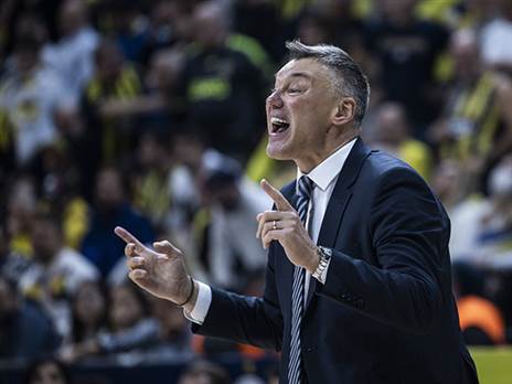 שאראס. לא סומך על מדר? (Euroleague Basketball via Getty)