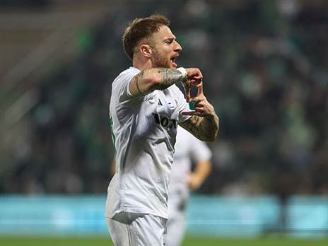 לא ישחק בגביע. פייר קורנו (לירון מולדובן)