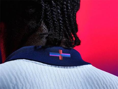 הצלב שלא התקבל טוב באנגליה (מתוך הטוויטר של נייק)