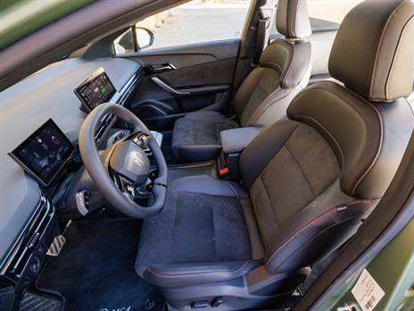 תא הנוסעים לא קיבל אווירה ספורטיבית במיוחד