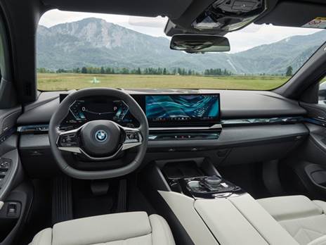 הפלאג-אין חזרה - חזקה יותר וטווח נסיעה חשמלי של 101 ק"מ