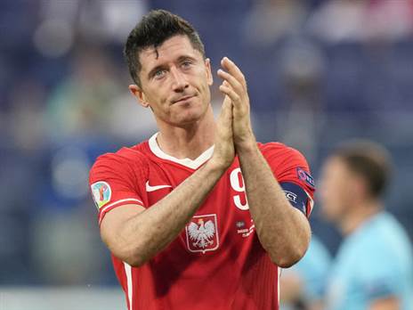 לבנדובסקי. נבחרת שלמה על הגב (Getty)