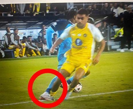 הדריכה על הקו = פנדל