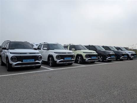 שורת קספרים חשמליים. מחוץ לקוריאה יקראו לו אינסטר