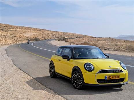 הביצועים טובים, אבל לא עוצמתיים. מצד שני התנהגות הכביש דינאמית ומהנה