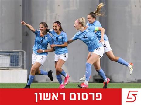 במדי הנבחרת (GETTY)