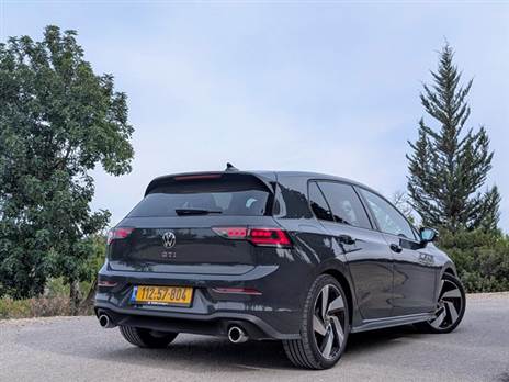 תאורת ה-IQ לד מאחור תורמת לאווירה