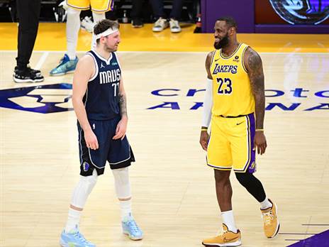 לברון ולוקה - החל מהיום חברים לקבוצה (Getty)