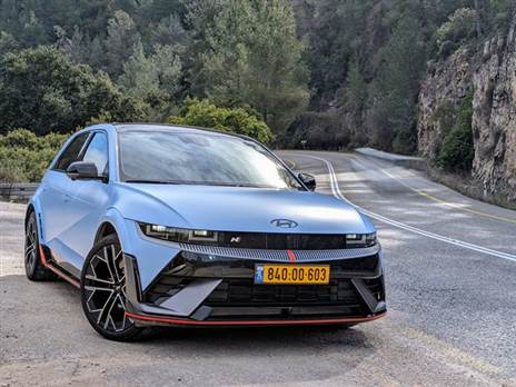 מי לעזאזל הבן %@#& שכייל אותה?! אני רוצה ללחוץ לו את היד