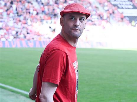 חזר הביתה, וכולנו איתו. יאיר הורן (צילום: ברני ארדוב)