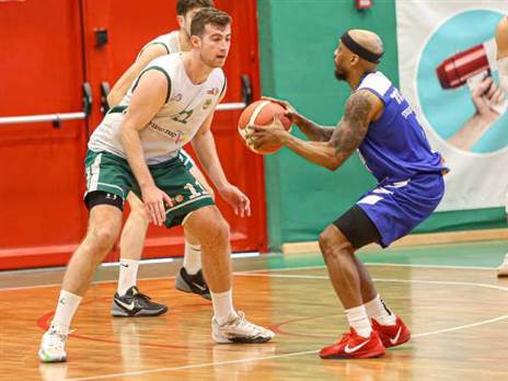 מכבי רחובות ויניב בורגר עם ניצחון חשוב (צילום: לילך וייס רוזנברג)