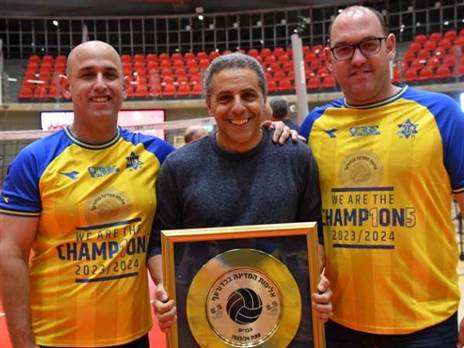 “בנינו מועדון יציב“. ליבר (רינת ורדי)