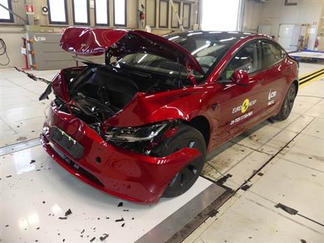 טסלה מודל 3 - ציונים גבוהים