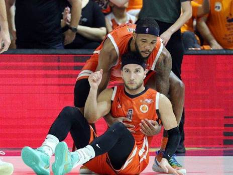 קובלין הולך למשחק 5 (אלן שיבר)