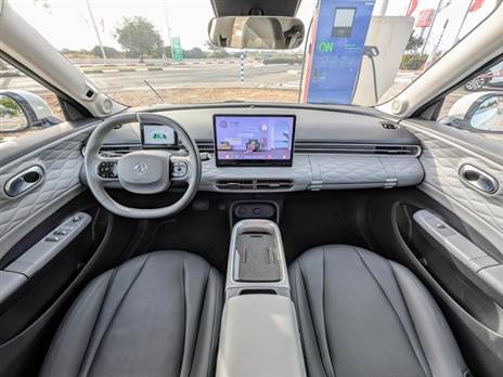 מאובזרת היטב ואיכות החומרים דו-קוטבית, מחד דיפוני עור ומאידך פלסטיקה פשוטה