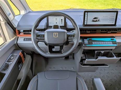 אין כוונון עומק להגה, וצפצופי ההתרעות חזקים ומציקים