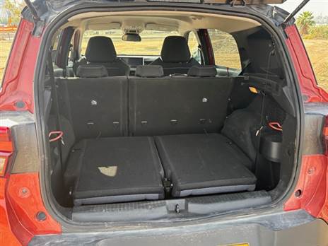 אבל אם אתם לא תמיד צריכים את צמד המושבים האחוריים, כבר תקבלו 330 ליטר עד גובה מושבי השורה השנייה