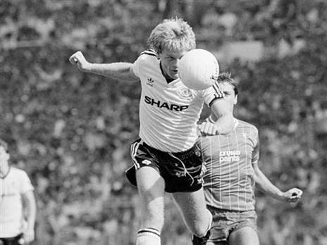 (Photo by Professional Sport/Popperfoto via Getty Images)